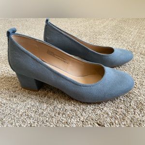 Blue Suede Shoes ! Size 9 short heel